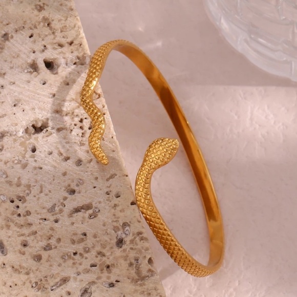 NEW ADJUSTABLE 18K GOLD SNAKE BANGLE CUFF BRACELET, NICE BRACELET, CUTE BRACELET - Picture 5 of 6